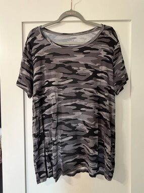 Torrid Super Soft Knit T-shirt Black Camo 2x